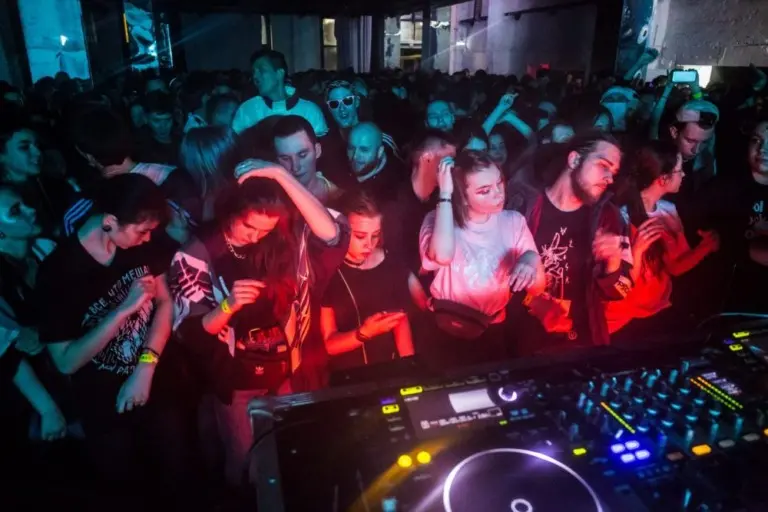 Саша 5tep5 – Неон 19