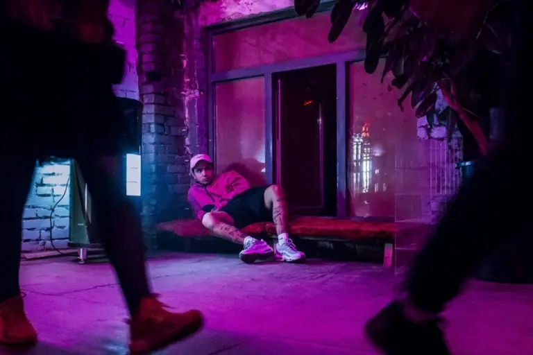 Саша 5tep5 – Неон 48