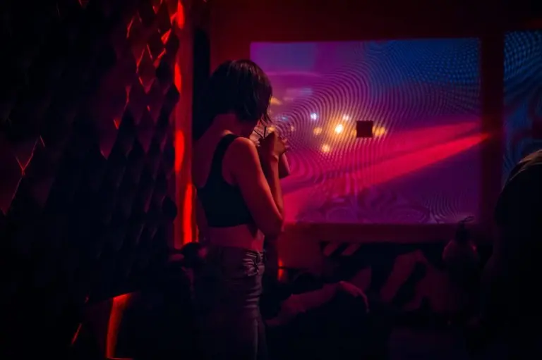 Саша 5tep5 – Неон 8